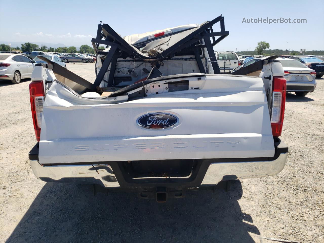 2018 Ford F250 Super Duty White vin: 1FT7X2BT0JED01613