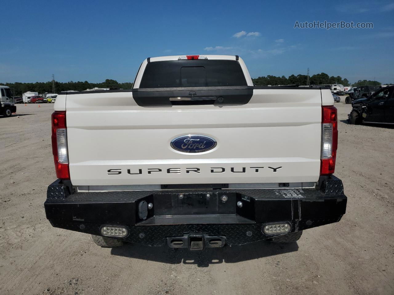 2019 Ford F350 Super Duty White vin: 1FT8W3BT3KEE20304