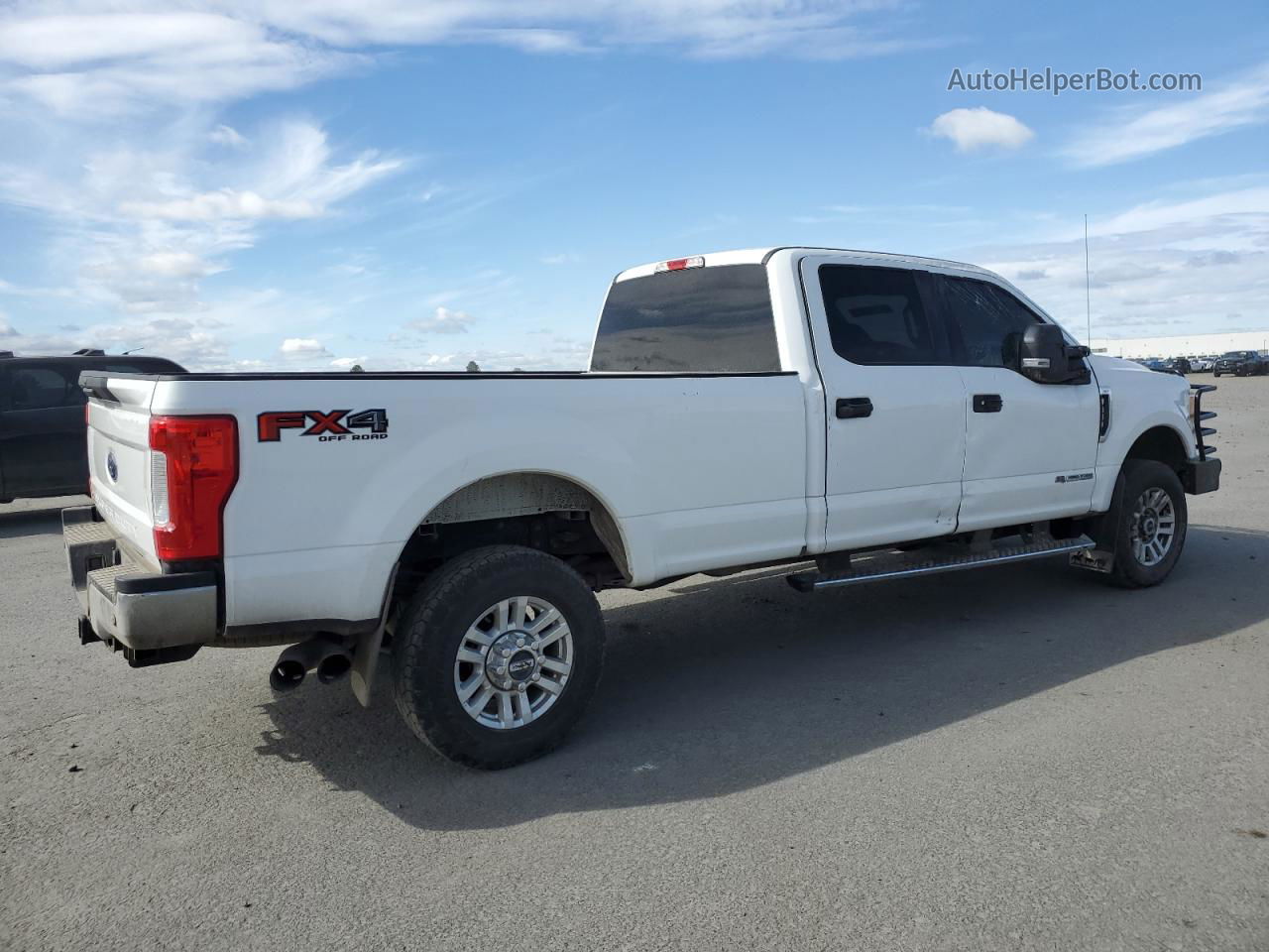 2017 Ford F350 Super Duty White vin: 1FT8W3BT7HEC45533