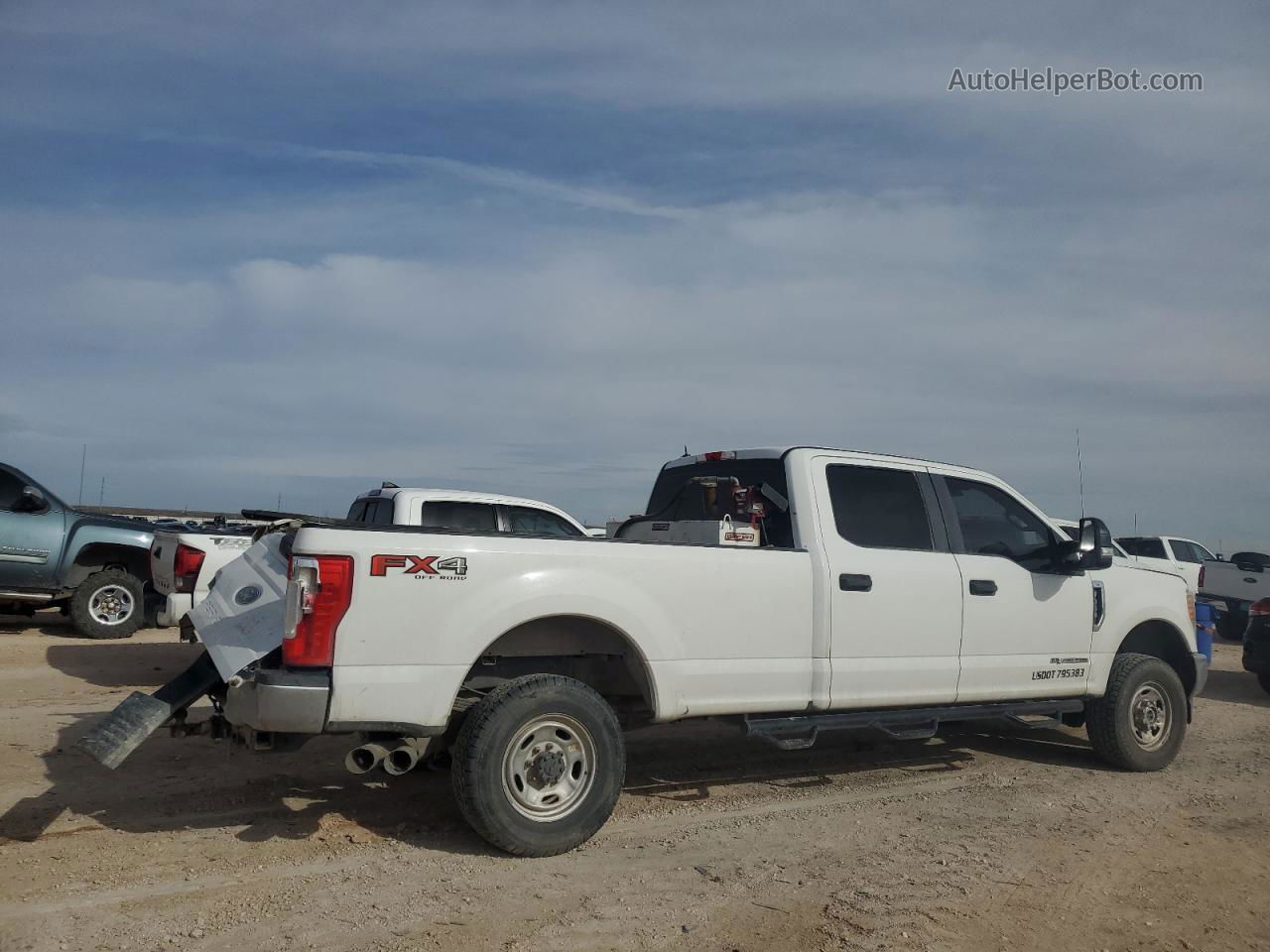 2017 Ford F350 Super Duty White vin: 1FT8W3BT8HEC42771