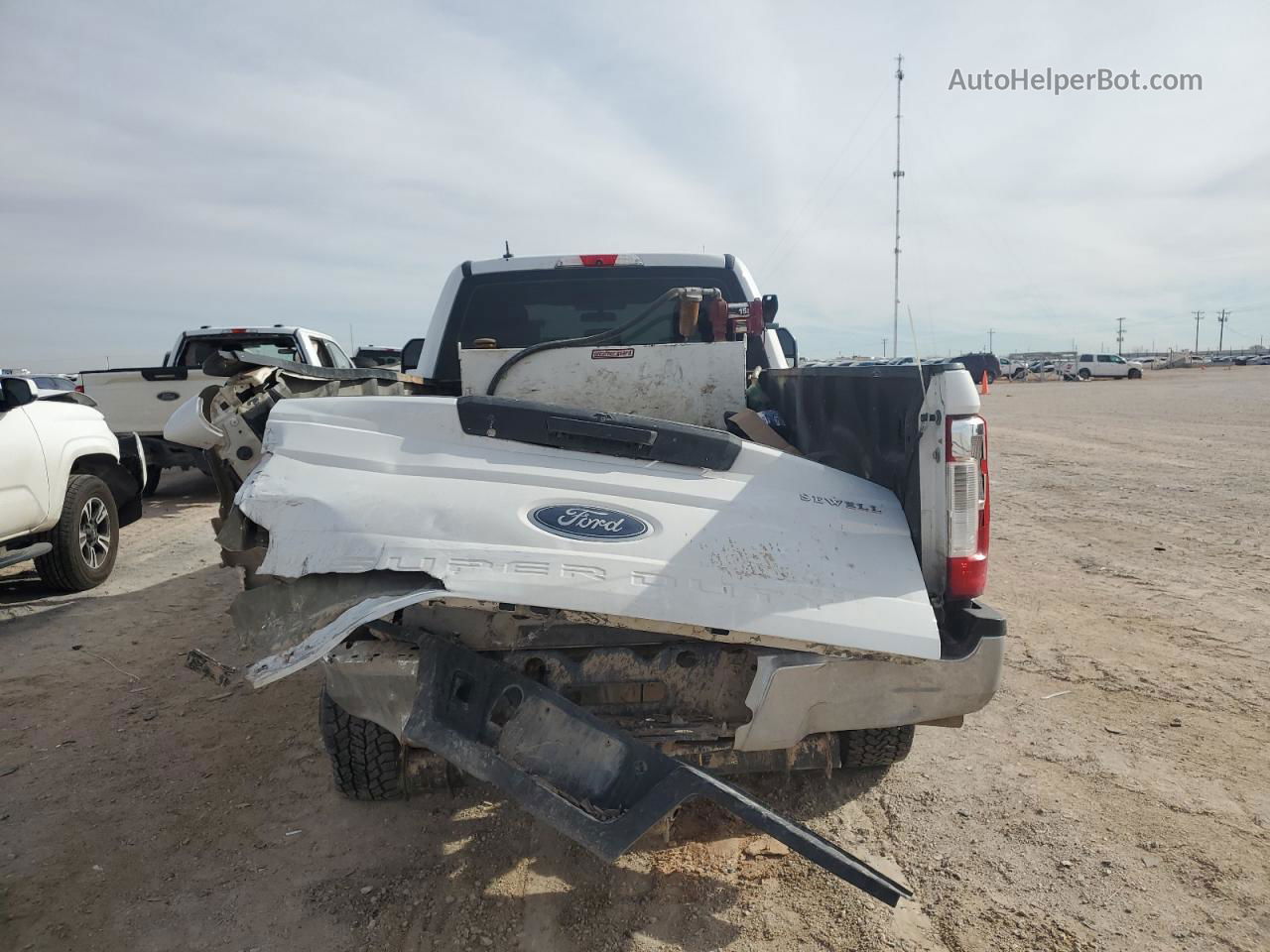 2017 Ford F350 Super Duty White vin: 1FT8W3BT8HEC42771