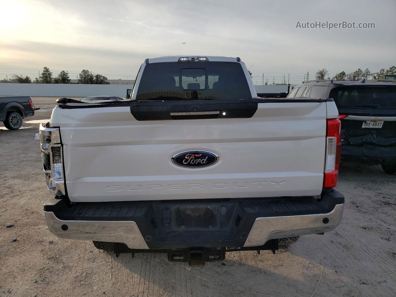 2019 Ford F350 Super Duty White vin: 1FT8W3BT8KEC22575