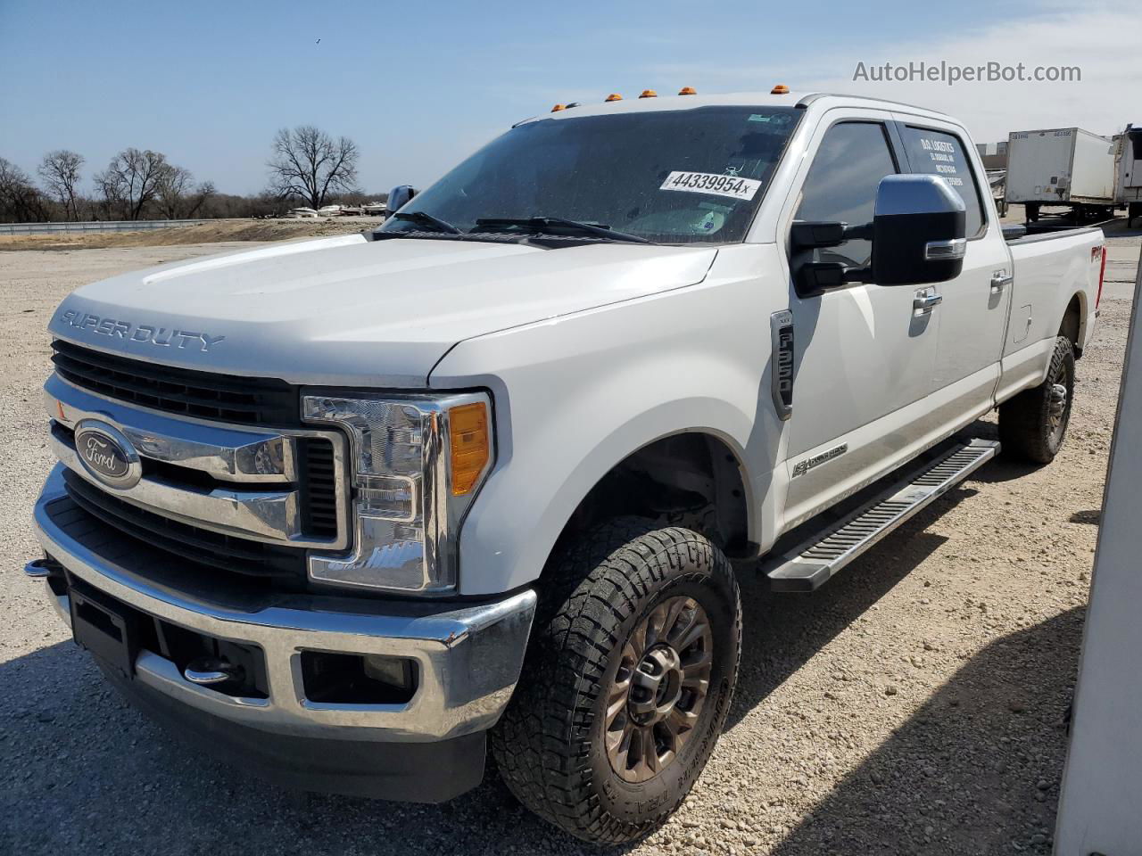 2017 Ford F350 Super Duty White vin: 1FT8W3BT9HEF34879