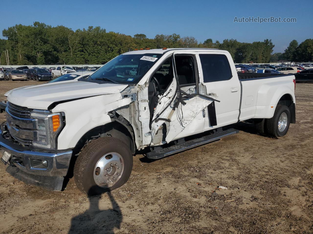 2019 Ford F350 Super Duty White vin: 1FT8W3DT2KEF00450