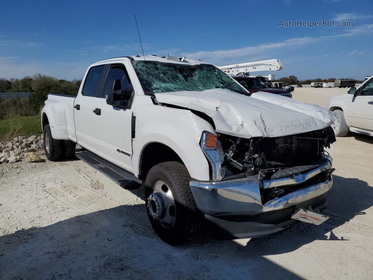 2020 Ford F350 Super Duty White vin: 1FT8W3DT2LED92395