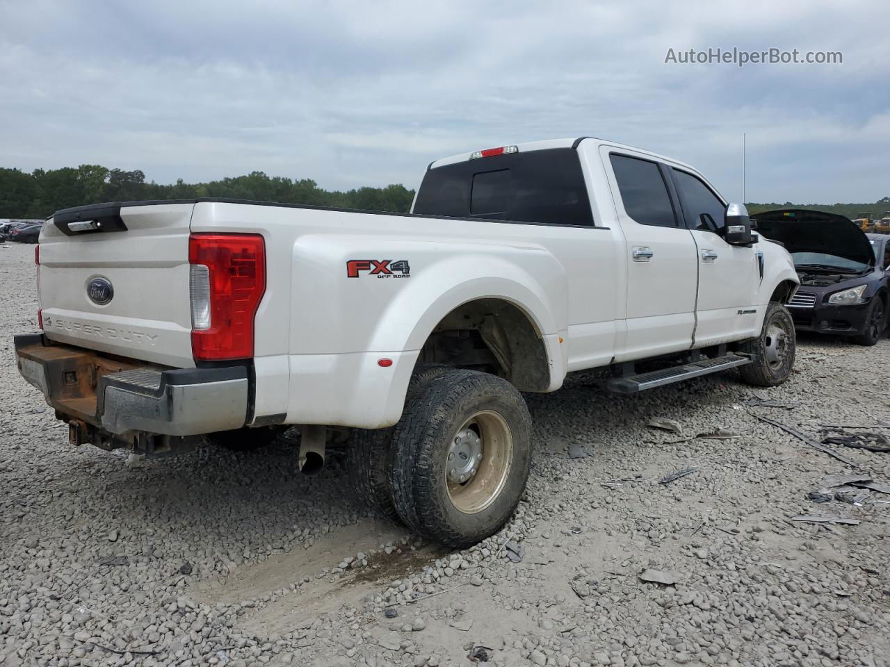 2017 Ford F350 Super Duty White vin: 1FT8W3DT4HEB84705