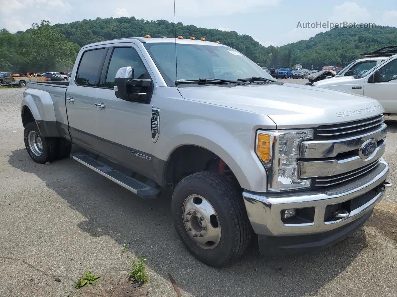 2017 Ford F350 Super Duty Silver vin: 1FT8W3DT4HEF44734