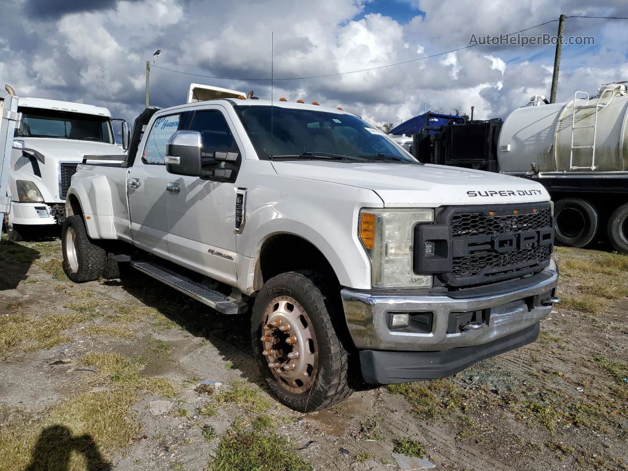 2017 Ford F350 Super Duty White vin: 1FT8W3DT7HEB33196