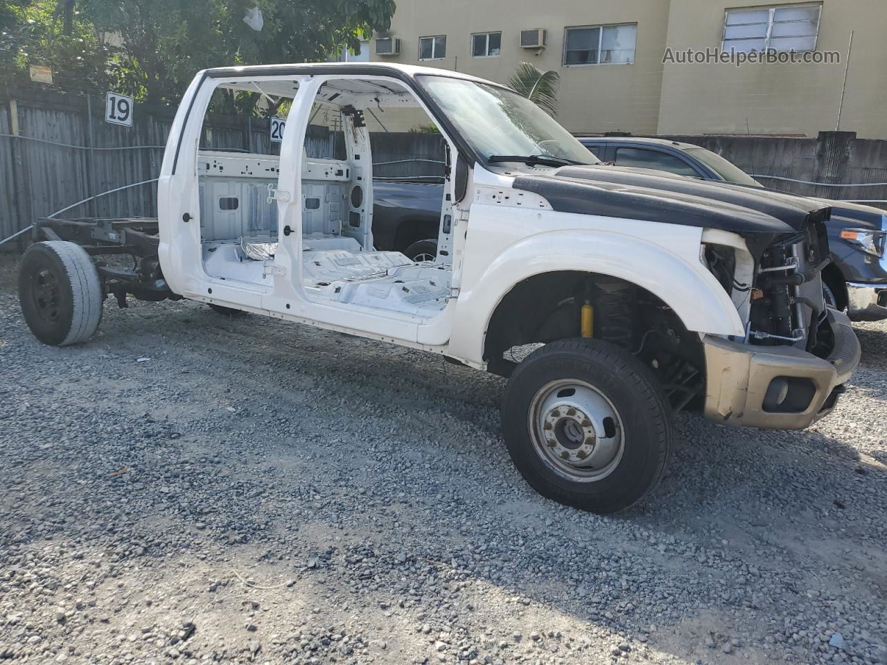 2016 Ford F350 Super Duty White vin: 1FT8W3DT8GEB60275