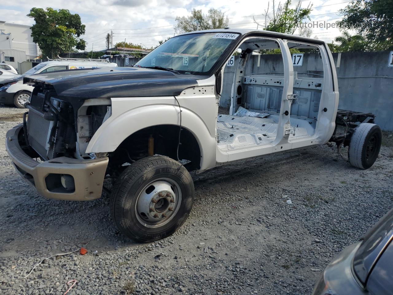 2016 Ford F350 Super Duty White vin: 1FT8W3DT8GEB60275