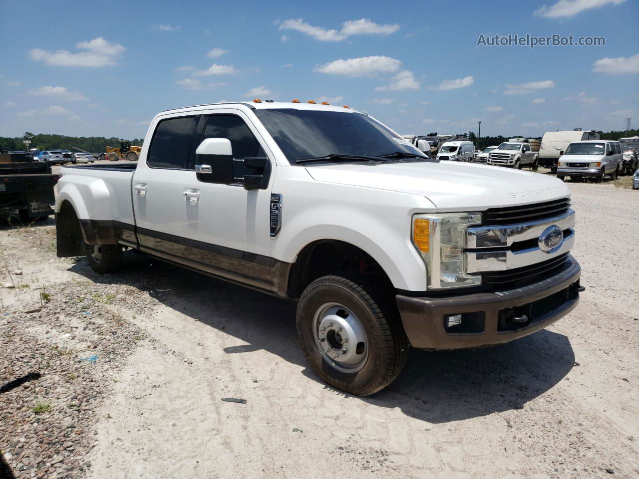 2017 Ford F350 Super Duty White vin: 1FT8W3DT9HEB65213