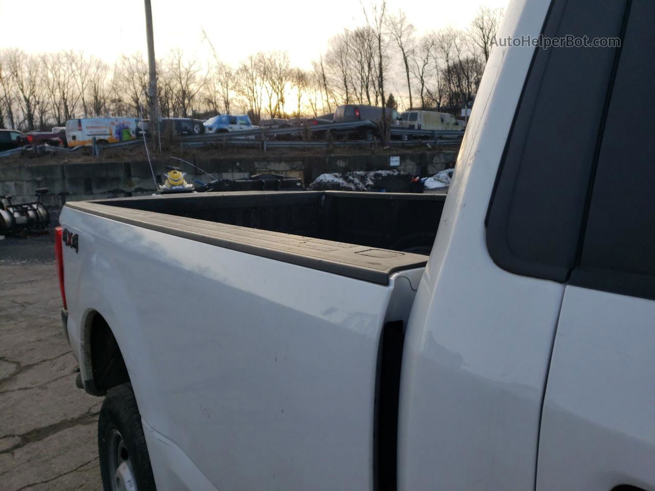 2020 Ford F250 Super Duty White vin: 1FTBF2B62LEC30618