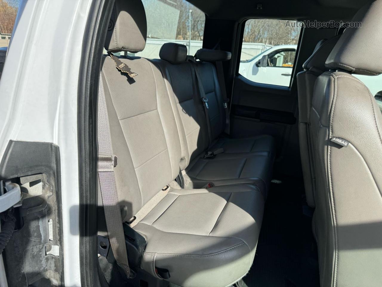 2019 Ford F150 Super Cab White vin: 1FTEX1CB8KKE67789
