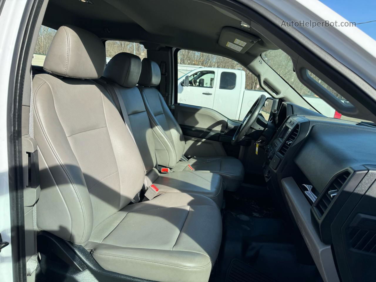 2019 Ford F150 Super Cab White vin: 1FTEX1CB8KKE67789