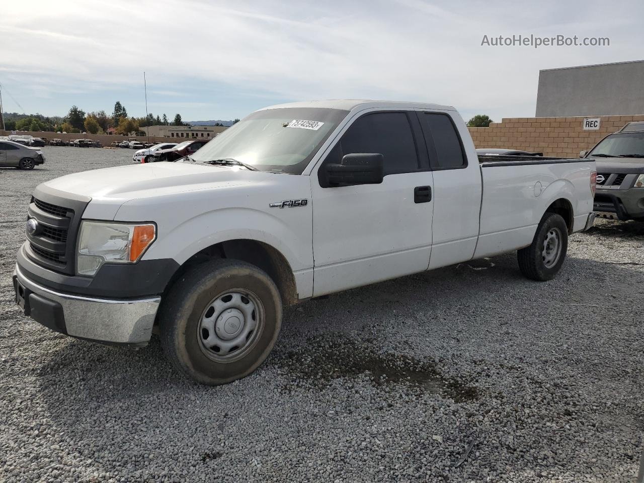 2014 Ford F150 Super Cab White vin: 1FTFX1CF6EKD15117