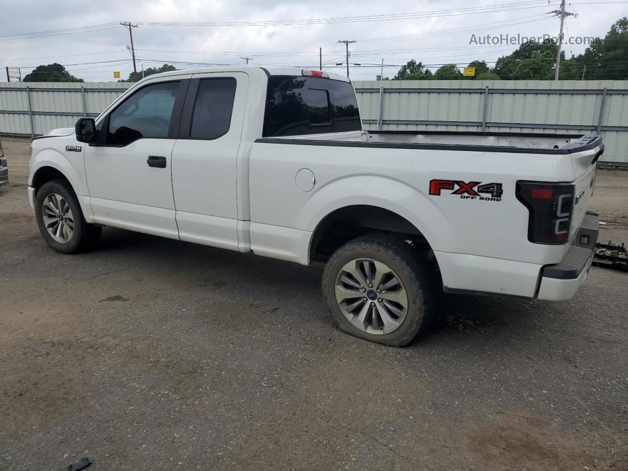 2017 Ford F150 Super Cab White vin: 1FTFX1EF2HKC58223