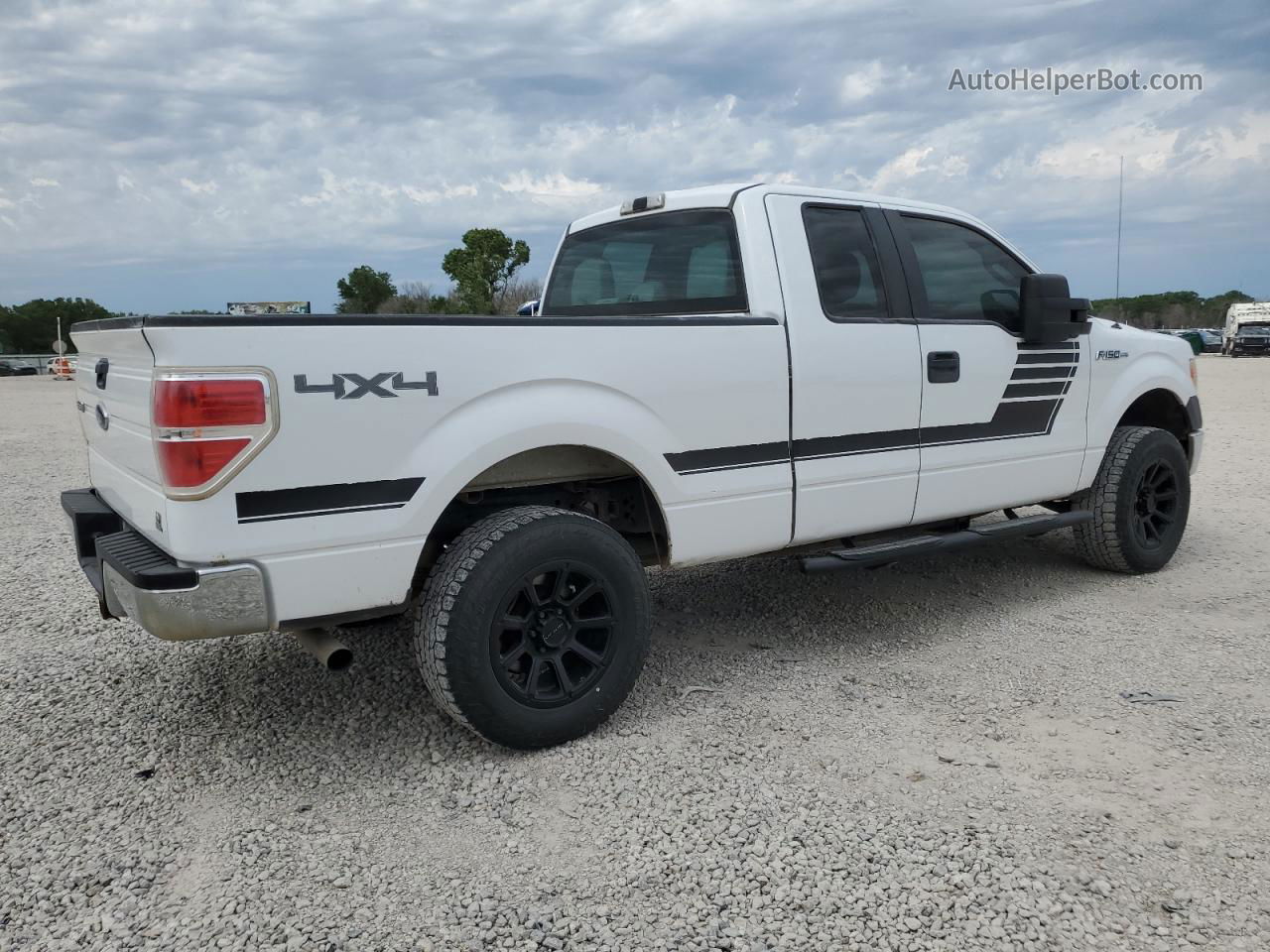 2014 Ford F150 Super Cab White vin: 1FTFX1EF6EKG48012