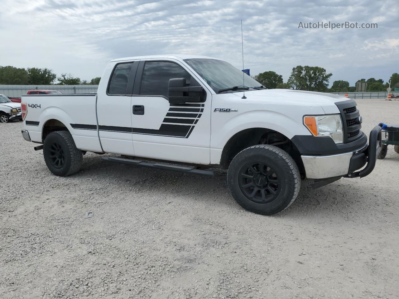 2014 Ford F150 Super Cab White vin: 1FTFX1EF6EKG48012