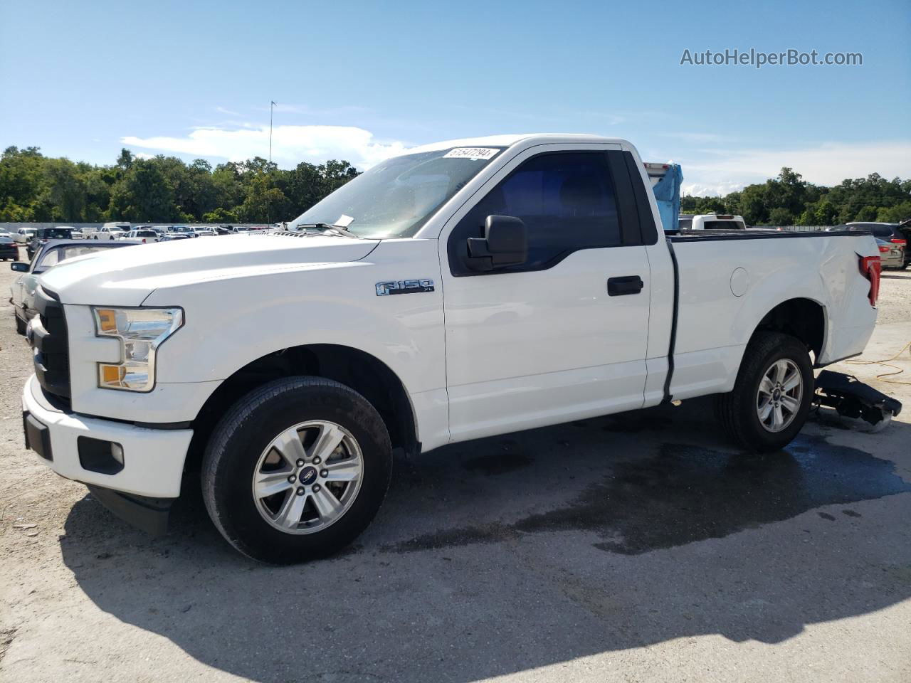 2017 Ford F150  White vin: 1FTMF1C85HFC50351