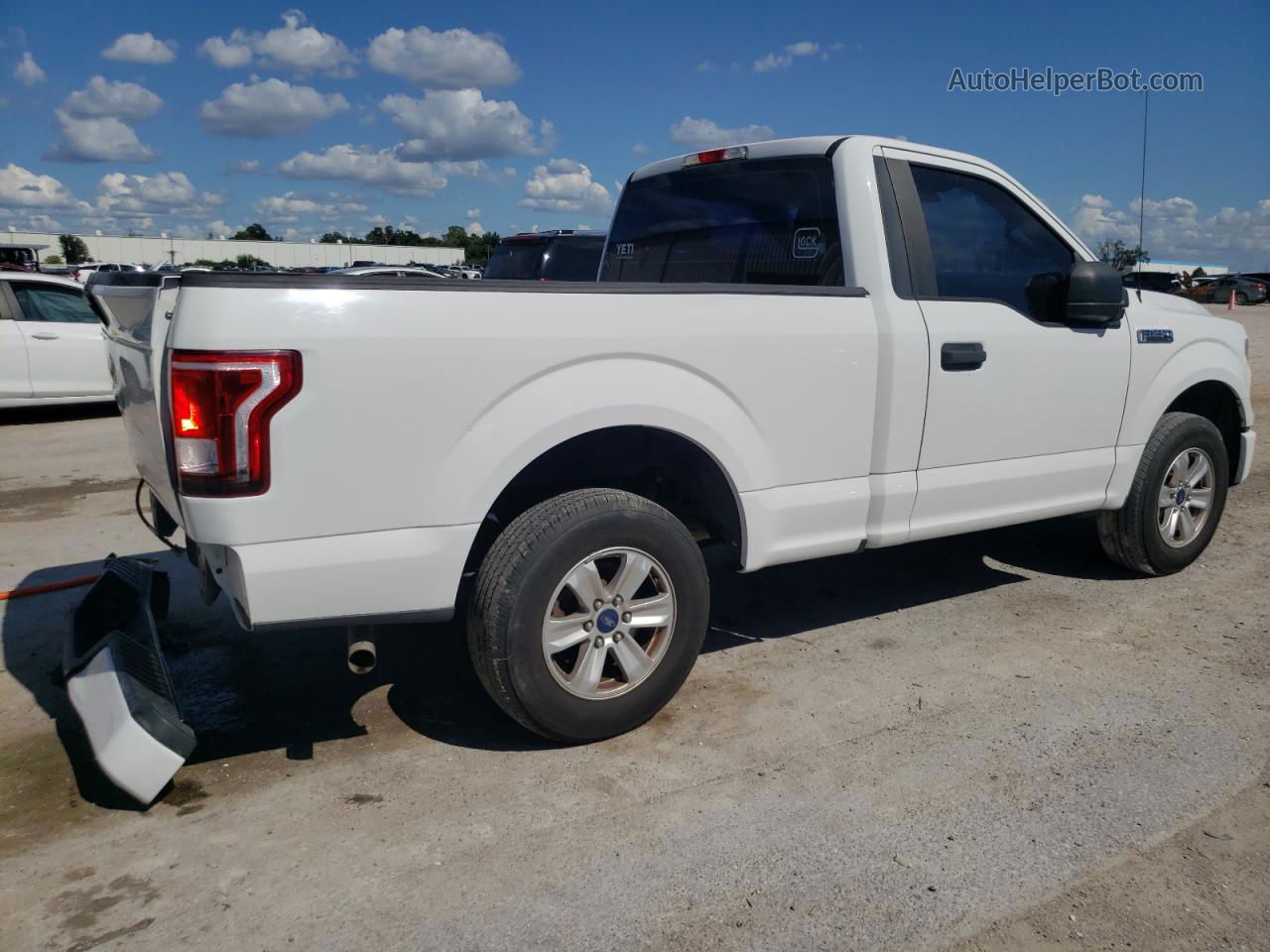 2017 Ford F150  White vin: 1FTMF1C85HFC50351