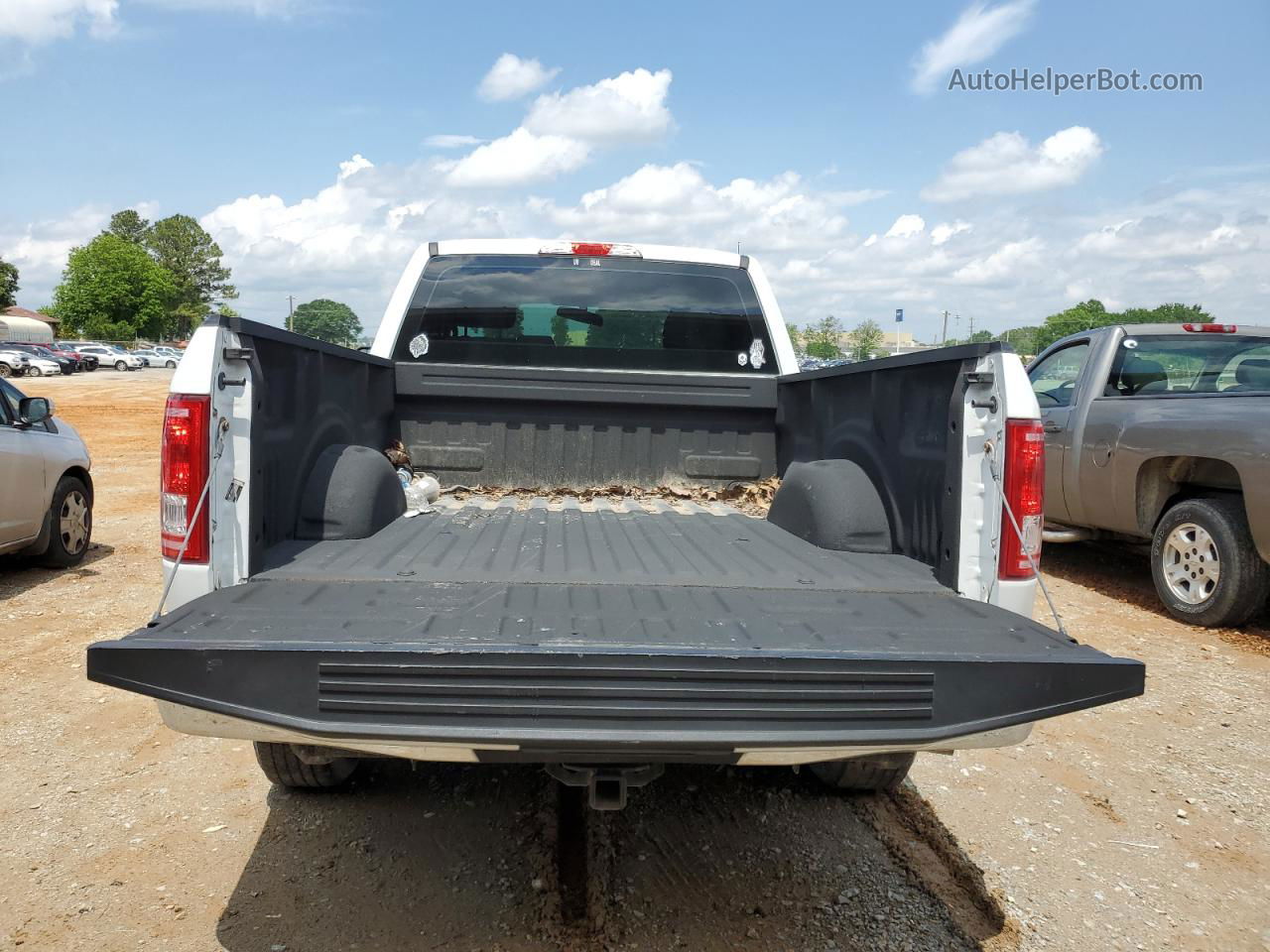 2017 Ford F150  White vin: 1FTMF1C8XHFA80939