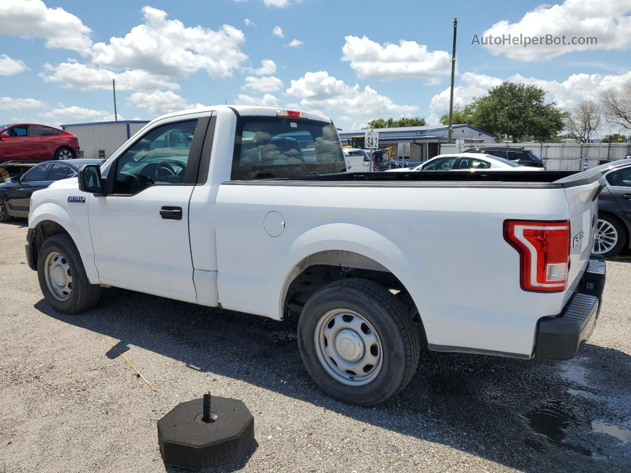 2017 Ford F150 White vin: 1FTMF1C8XHKD44202