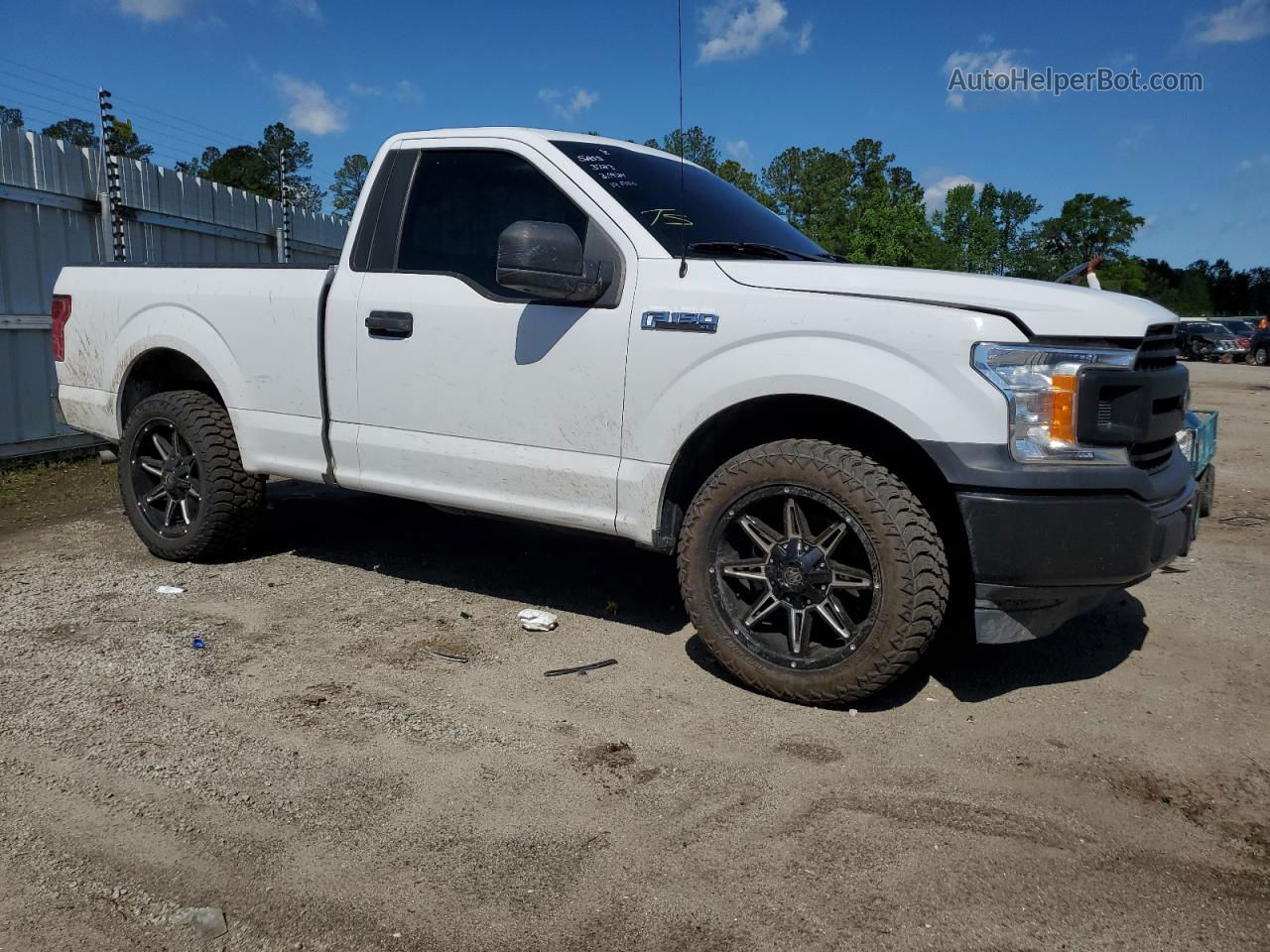 2019 Ford F150  White vin: 1FTMF1CB3KKF33325