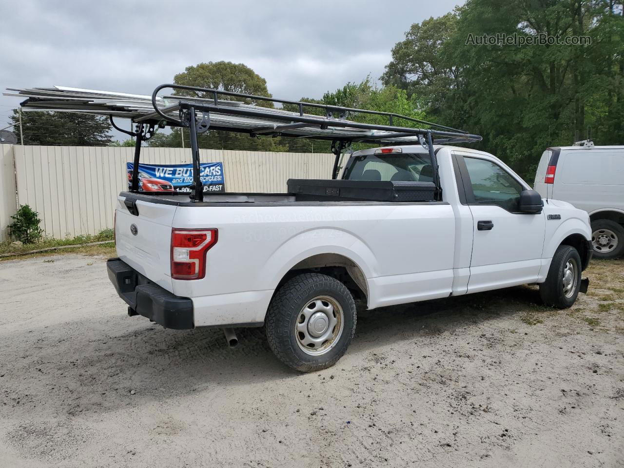 2018 Ford F150  White vin: 1FTMF1CB6JKC46401