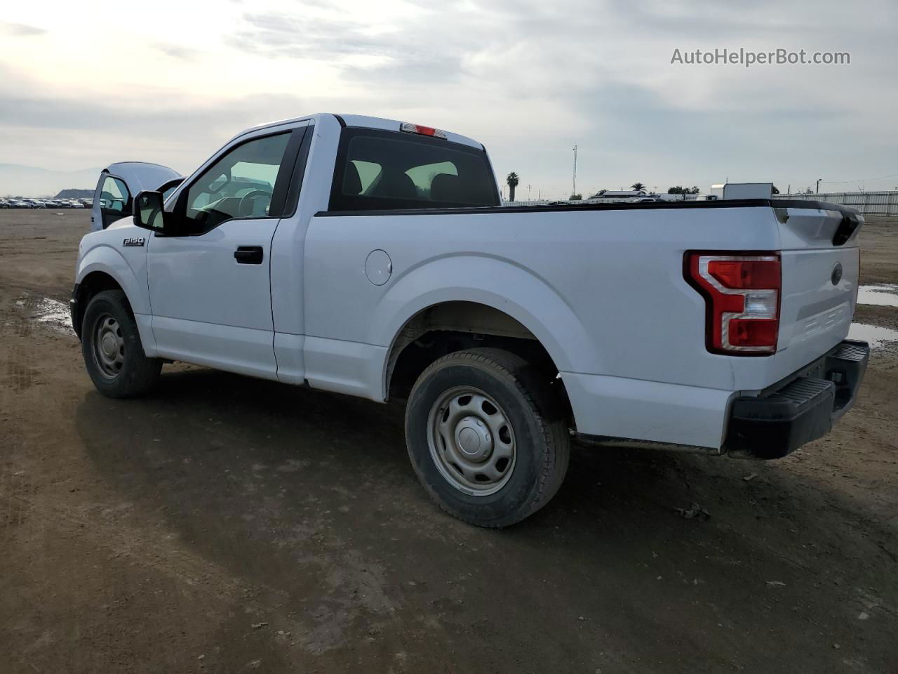 2018 Ford F150  White vin: 1FTMF1CB8JKE82242