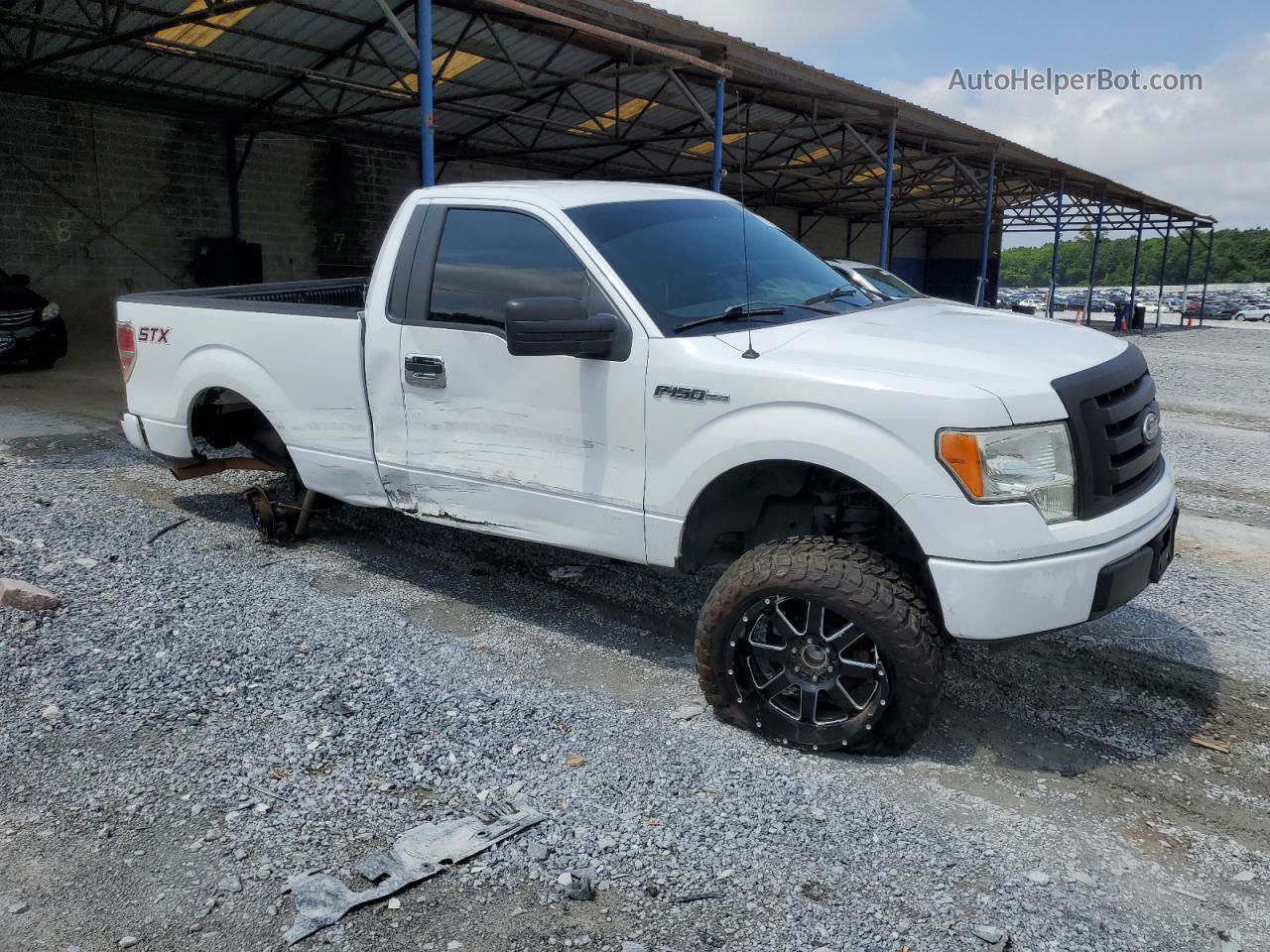 2011 Ford F150  White vin: 1FTMF1CM0BFC57972