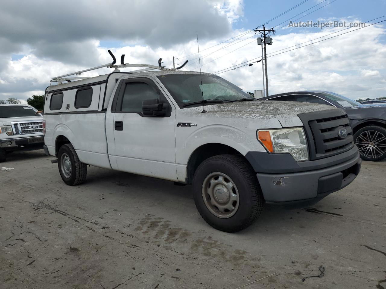 2011 Ford F150  White vin: 1FTMF1CM2BKD00831