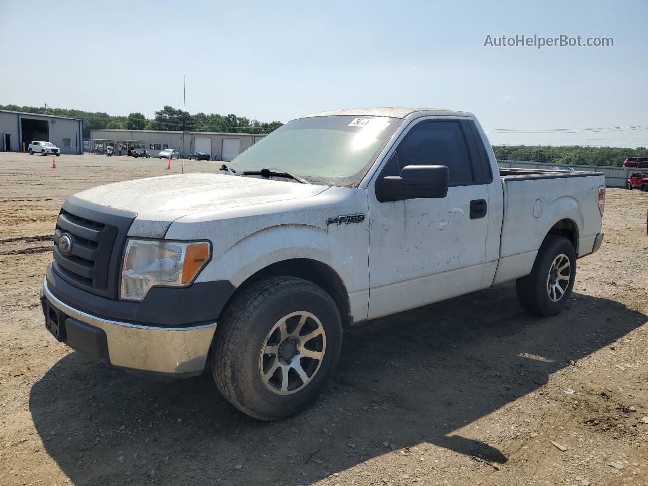 2011 Ford F150  White vin: 1FTMF1CM8BFA24387