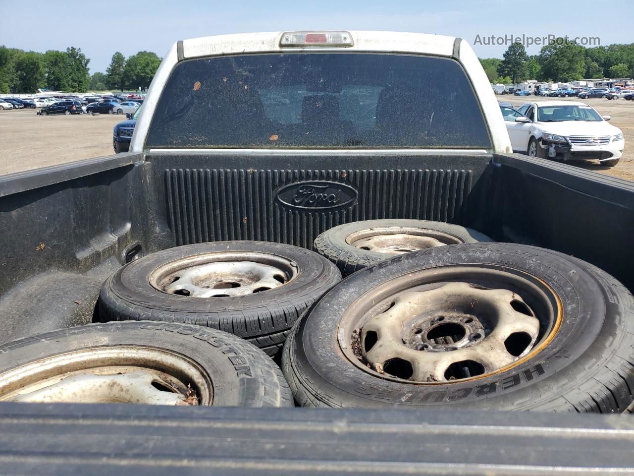 2011 Ford F150  White vin: 1FTMF1CM8BFA24387