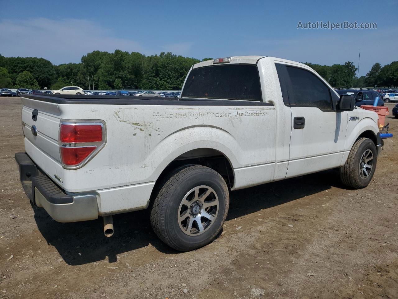 2011 Ford F150  White vin: 1FTMF1CM8BFA24387