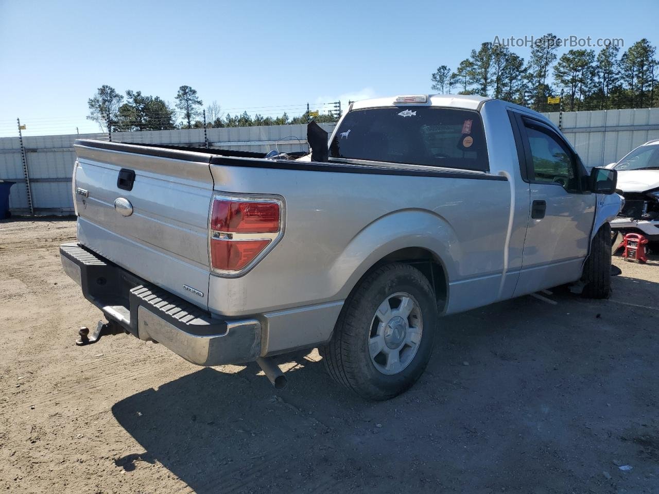 2011 Ford F150  Silver vin: 1FTMF1CM8BFC09829