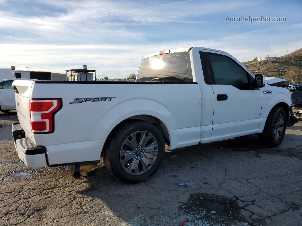 2018 Ford F150  White vin: 1FTMF1CP4JKF20593