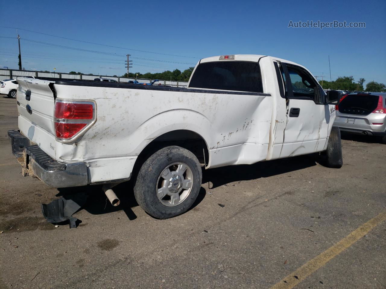 2010 Ford F150  White vin: 1FTMF1CW4AKE35020