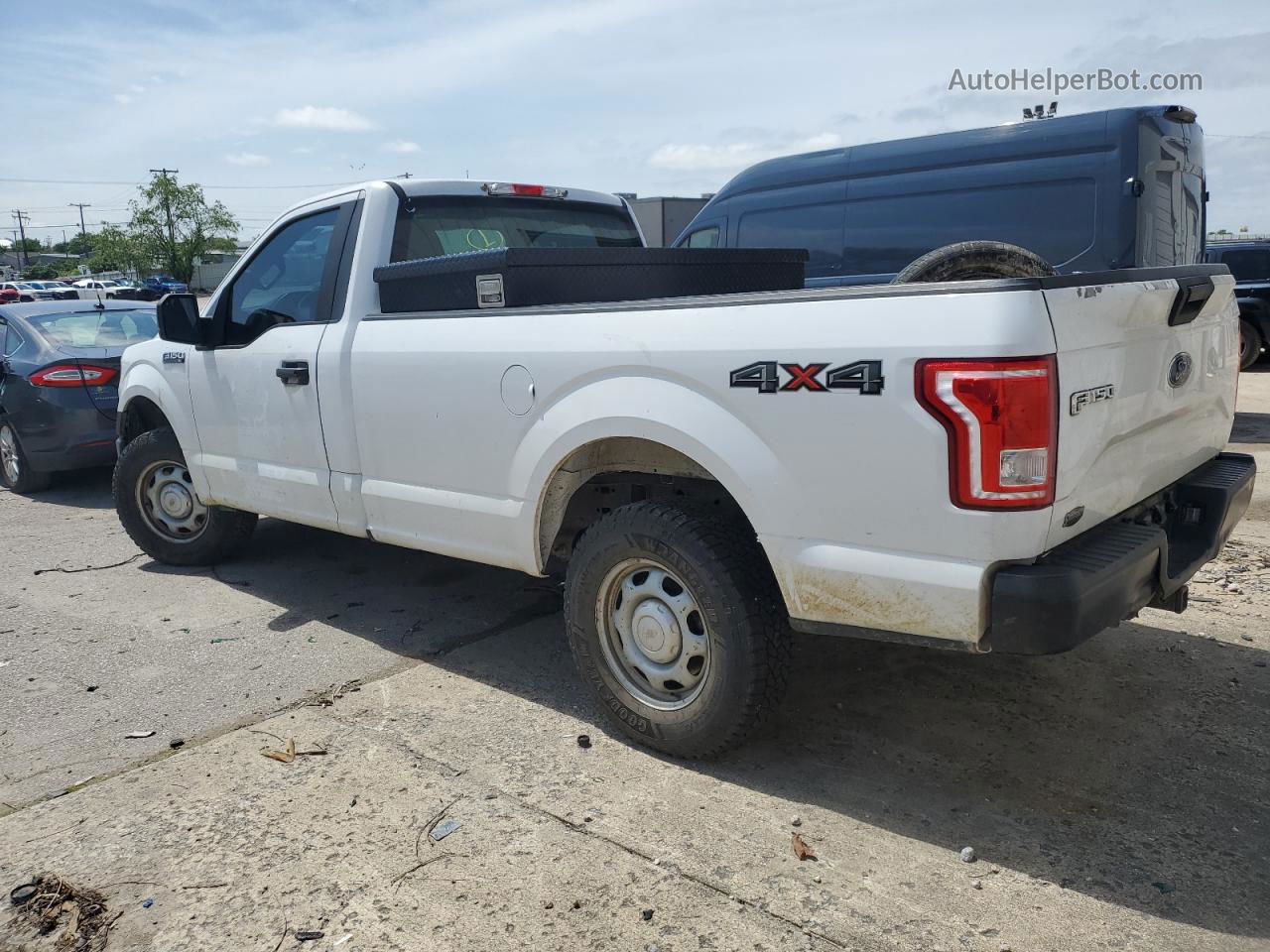 2017 Ford F150  White vin: 1FTMF1E88HKC77192