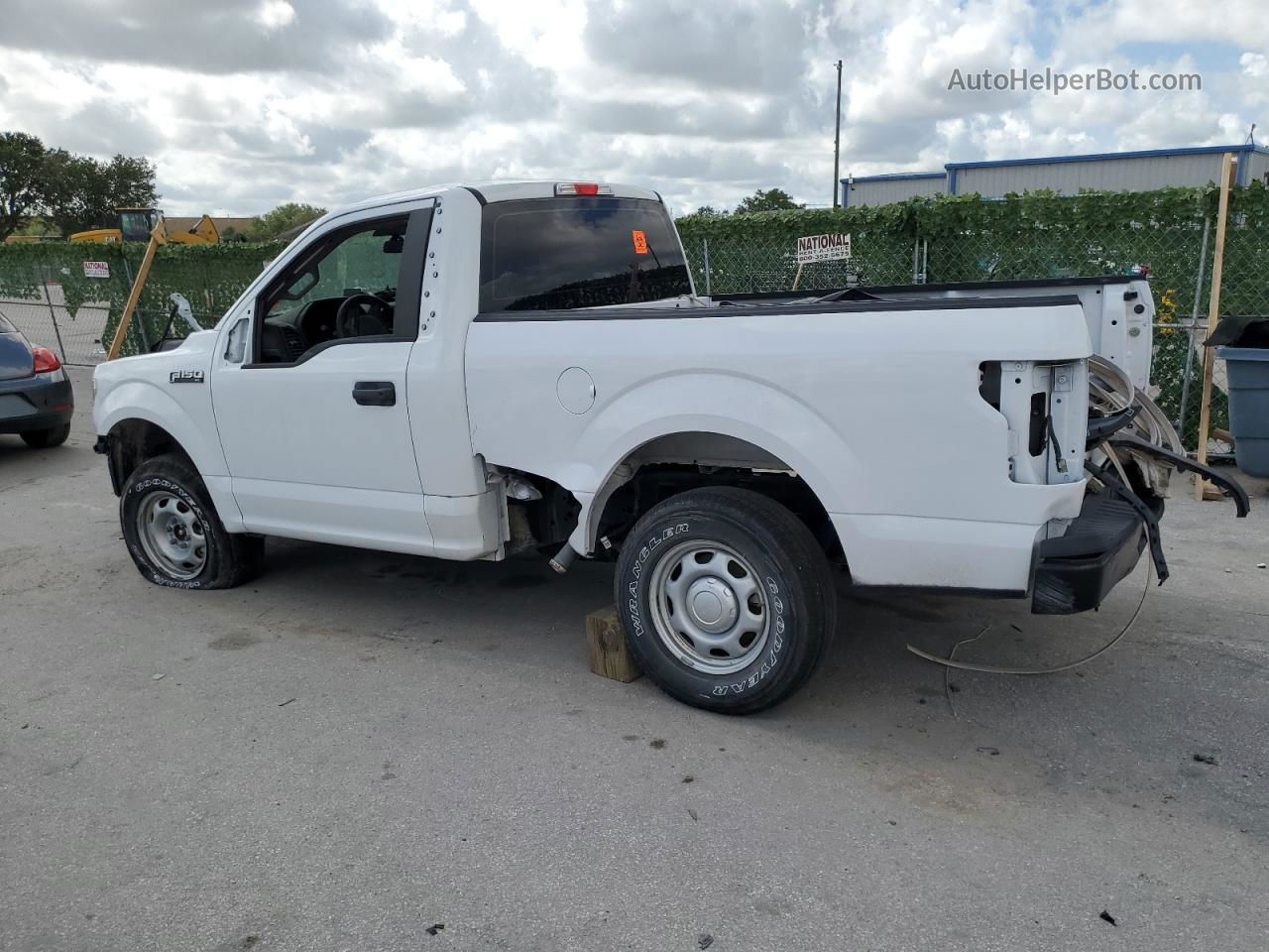 2018 Ford F150  White vin: 1FTMF1EB3JFD61172