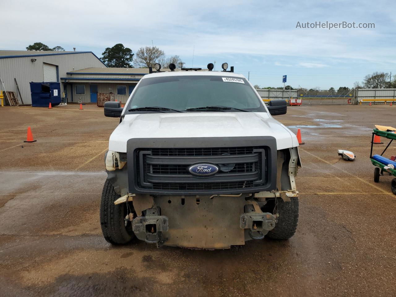 2014 Ford F150  White vin: 1FTMF1EM2EKE58135