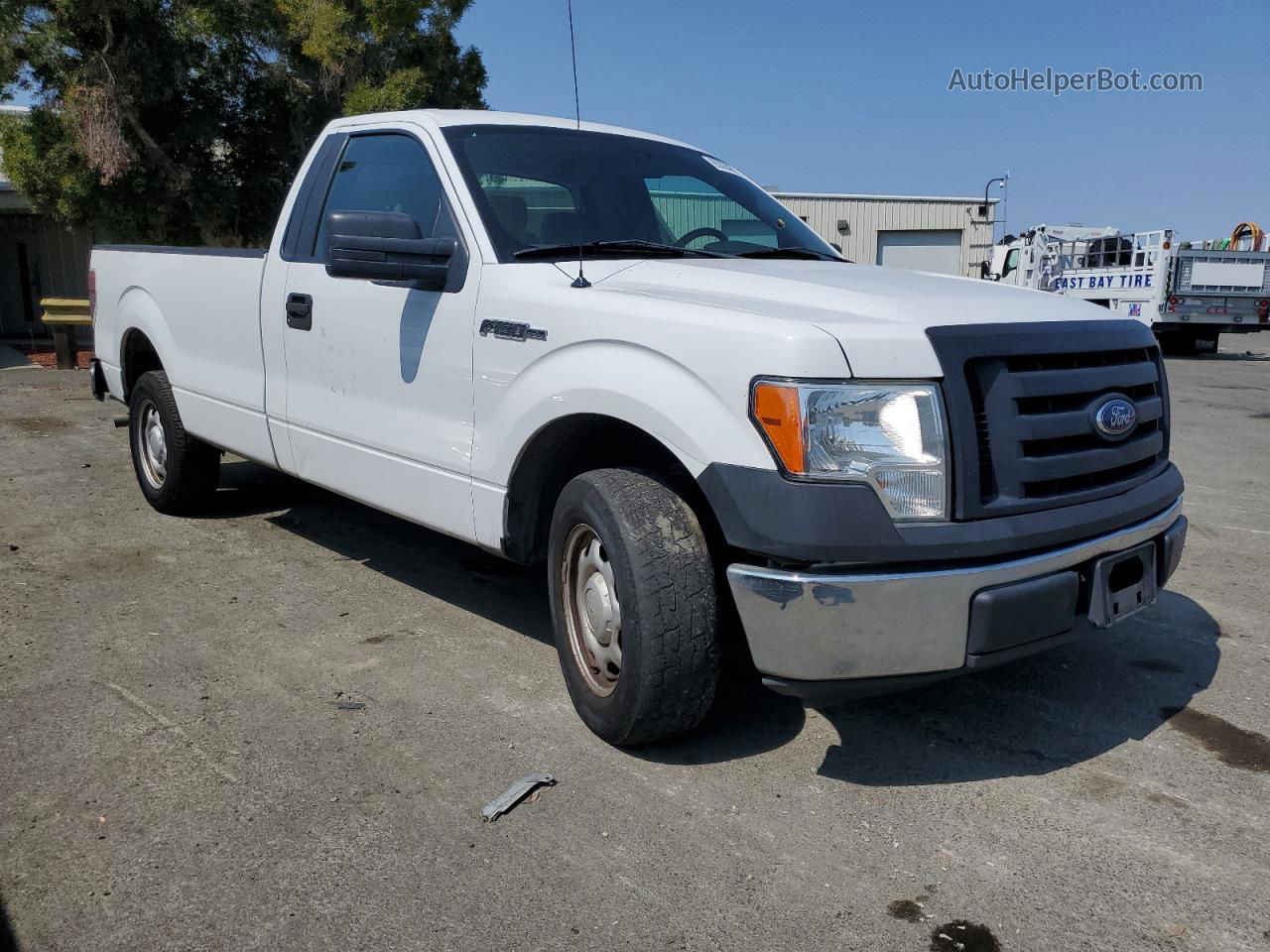 2011 Ford F150  White vin: 1FTNF1CF3BKD68139