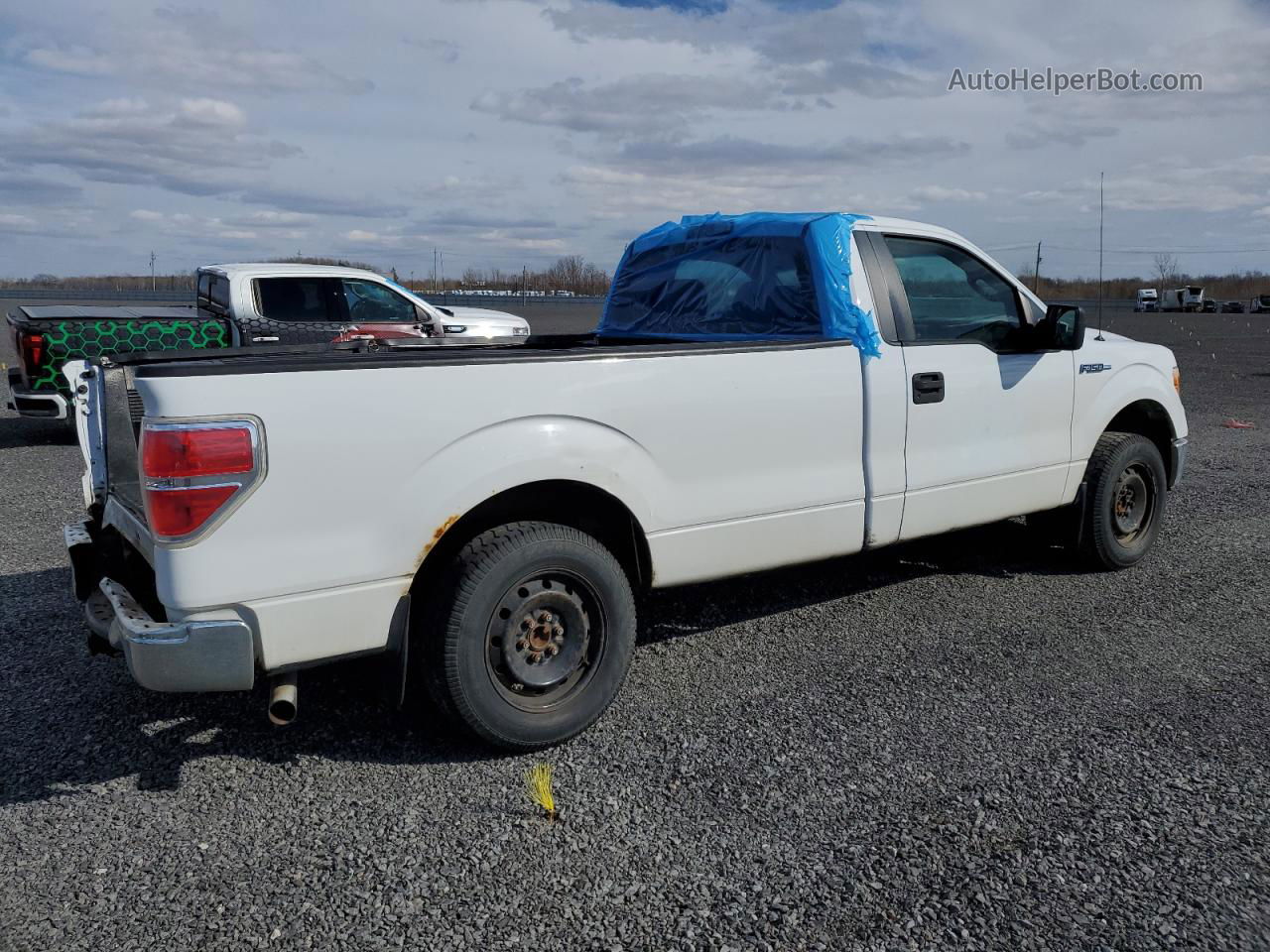 2011 Ford F150  White vin: 1FTNF1CF5BKD36552