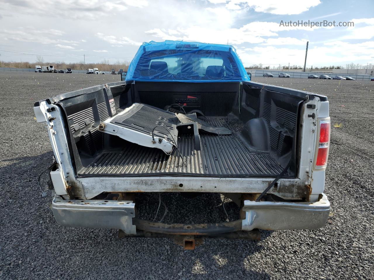 2011 Ford F150  White vin: 1FTNF1CF5BKD36552