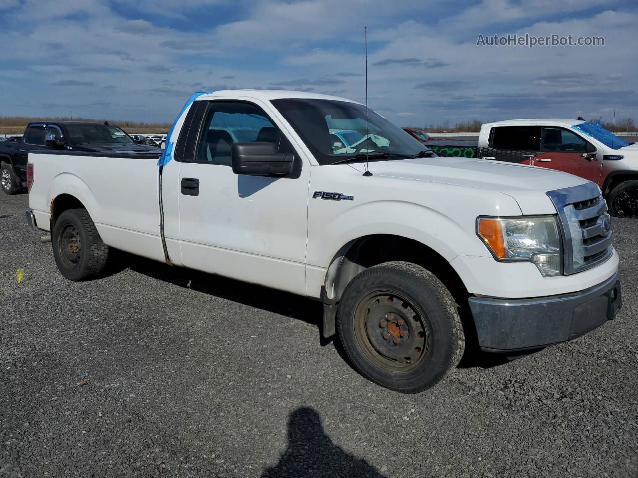 2011 Ford F150  White vin: 1FTNF1CF5BKD36552