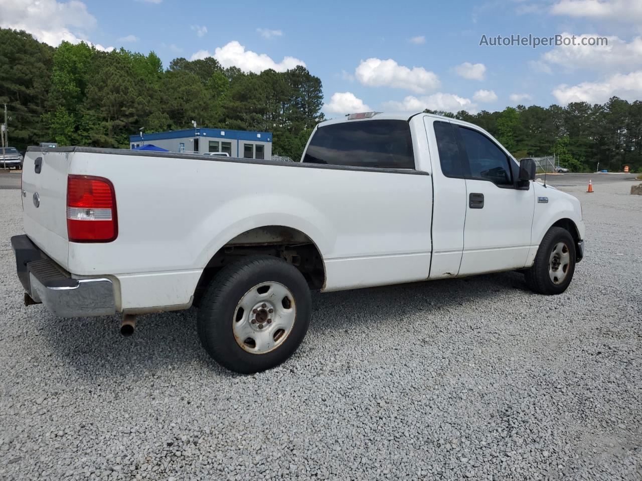 2004 Ford F150  White vin: 1FTPF12584NC55824