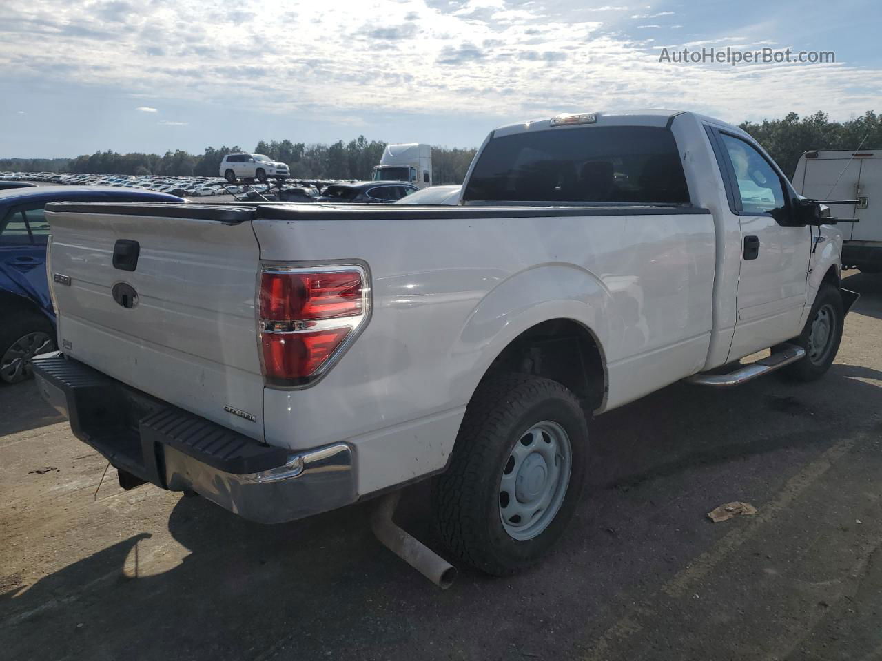 2014 Ford F150  White vin: 1FTPF1CFXEKE82801