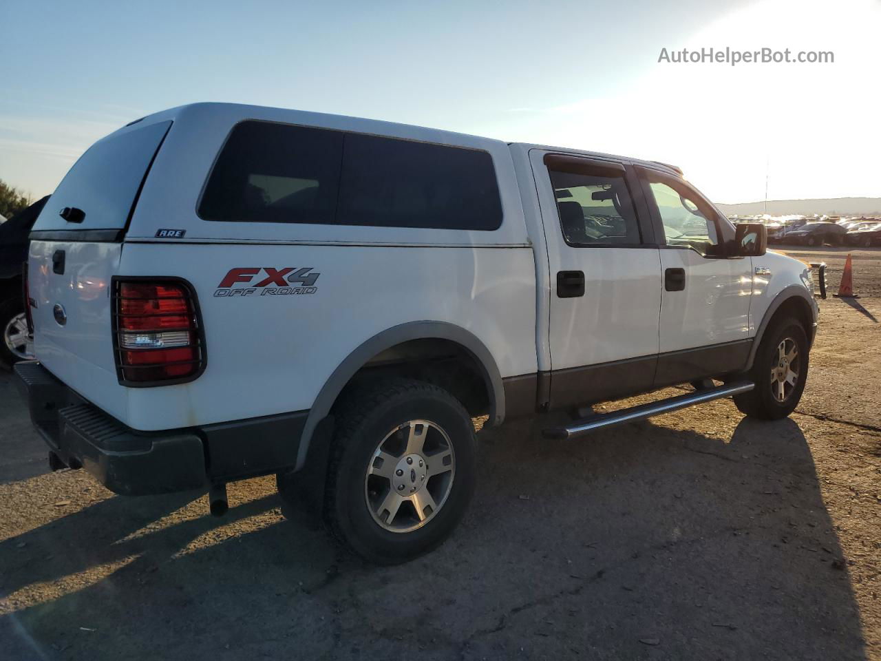 2005 Ford F150 Supercrew White vin: 1FTPW14545KE71332