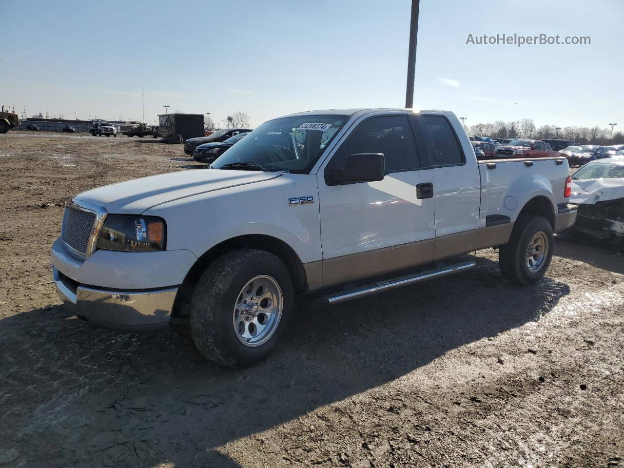 2005 Ford F150  White vin: 1FTPX02585KF10773