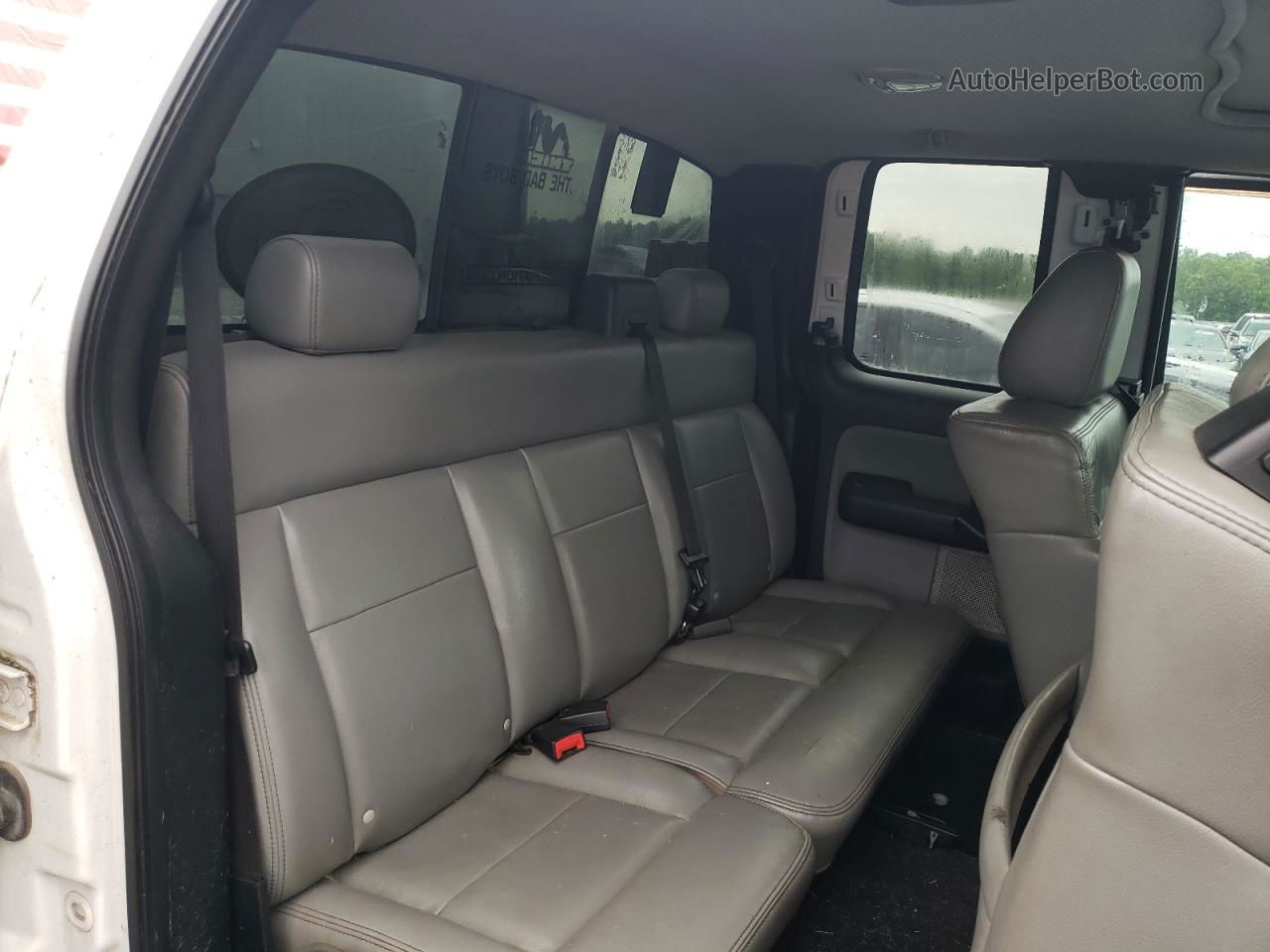 2005 Ford F150  Белый vin: 1FTPX04565KC02286