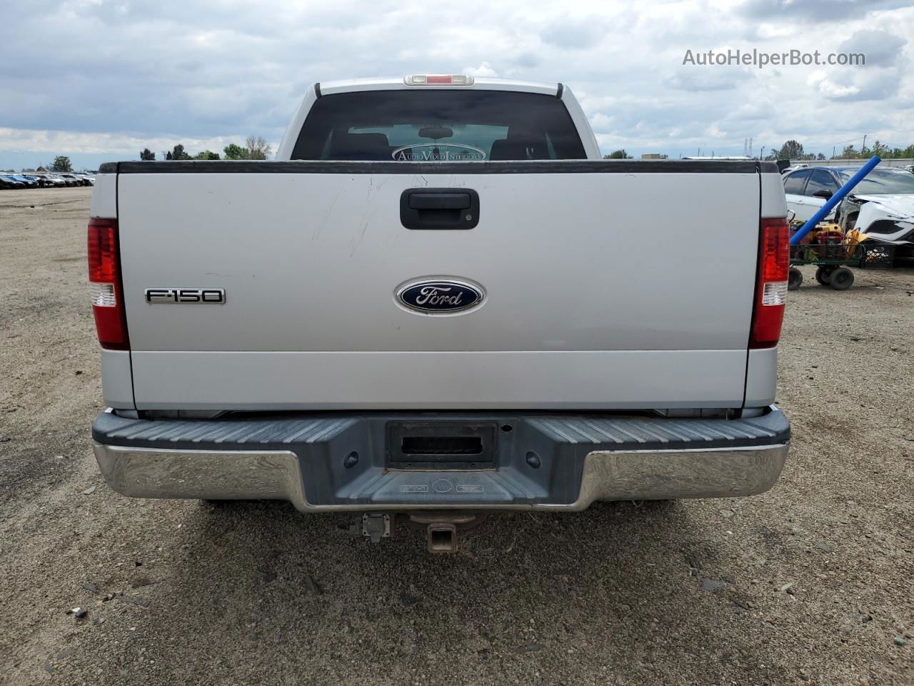 2004 Ford F150  Silver vin: 1FTPX12534NB14589